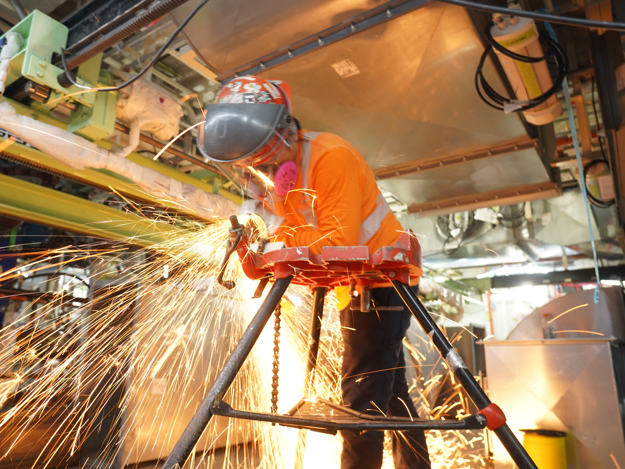 Pipefitter working